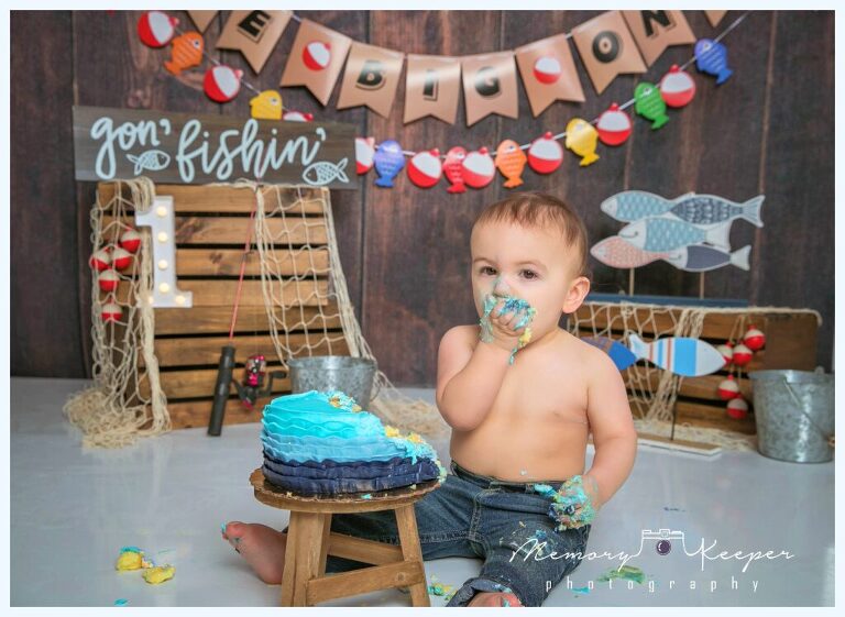 Dominic's Phillies Baseball Cake Smash and First Birthday - South Jersey  cake smash photographer — Abbey Bradshaw Photography